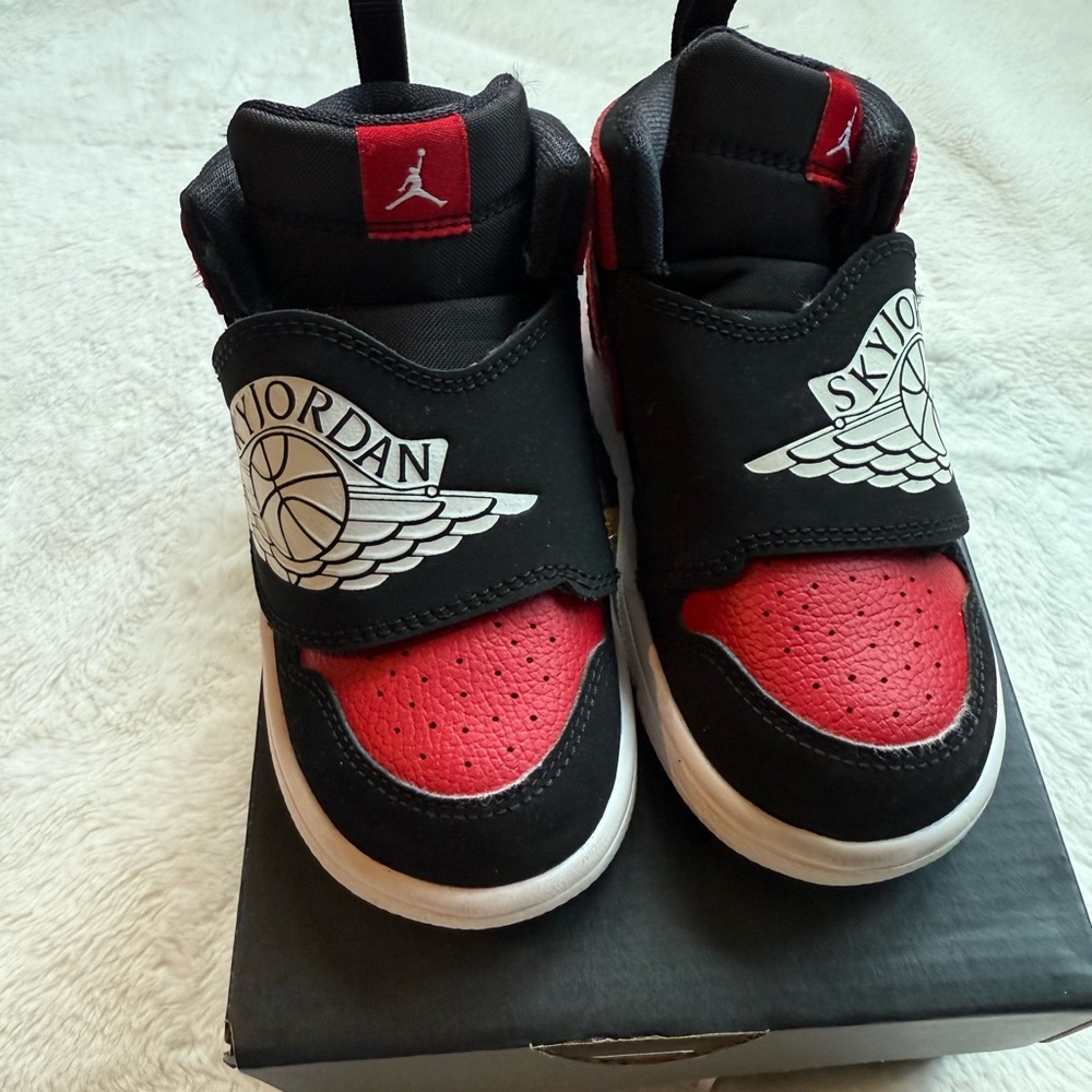 Sky Jordan 1 Sneakers